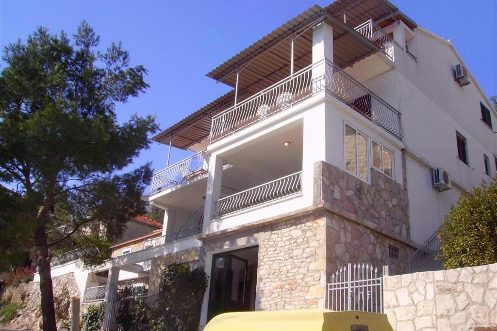 Basina 4599g * Vrboska